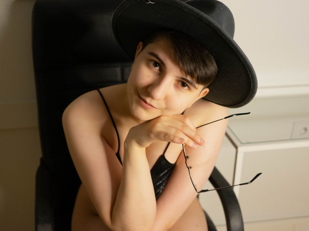 LilyMarlin></p>

       
    </div>
    </div>
</div>
<div class=